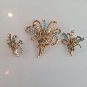 Vtg Coro Brooch And Earring Set Rhinestones And Pearls